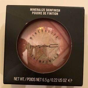MAC Cosmetics LE Mineralized Skinfinish in Semi Precious Rose Quartz